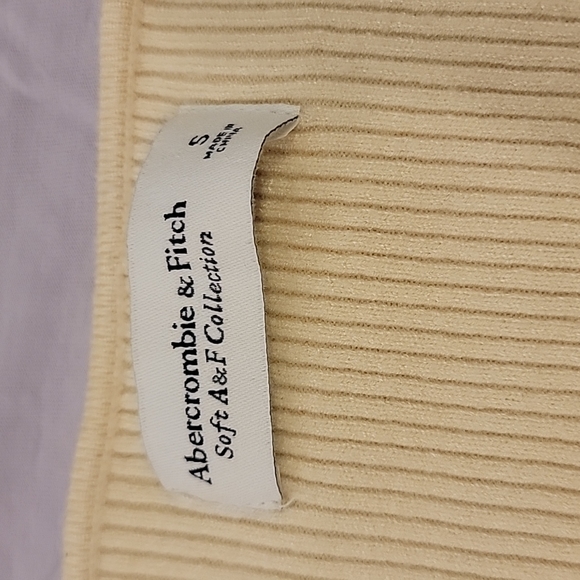 Abercrombie and Fitch sweater - Picture 3 of 3